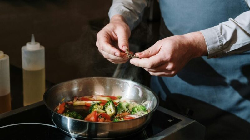 4 alternatives pour une poêle sans polluants éternels (PFAS)