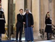 Emmanuel Macron et Mohammed ben Zayed Al-Nahyane, président des Émirats arabes unis, sur le parvis de l'Élysée // Source : Emmanuel Macron via X