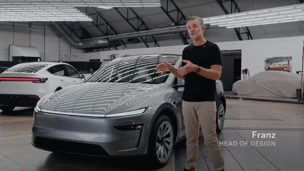 Un mystérieux véhicule est caché chez Tesla // Source : Tesla via YouTube