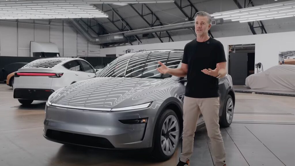 Un mystérieux véhicule est caché chez Tesla // Source : Tesla via YouTube