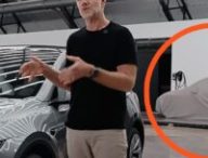 Un mystérieux véhicule est caché chez Tesla // Source : Tesla via YouTube