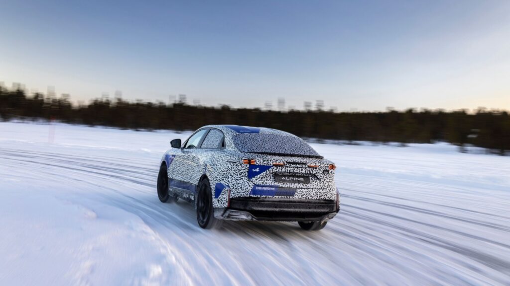 L'Alpine A390 (2025) pendant ses tests hivernaux // Source : Alpine