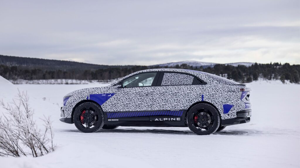 L'Alpine A390 (2025) pendant ses tests hivernaux // Source : Alpine