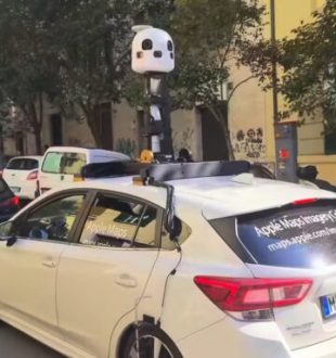 La voiture Apple Maps. // Source : Capture El Architect / YouTube