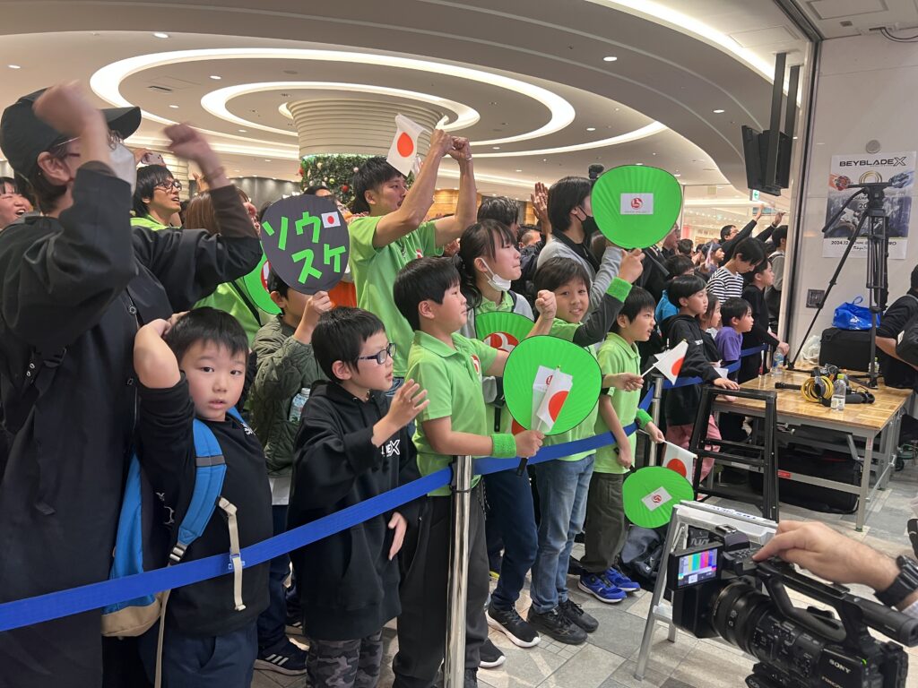 Les fans en délire au Japon // Source : Benjamin Bruel pour Numerama