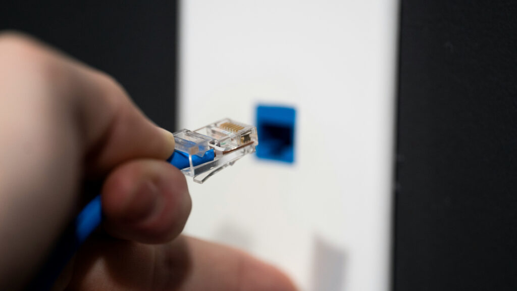 Câble ethernet RJ45 // Source : 2H Media / Unsplash Câble ethernet RJ45 // Source : 2H Media / Unsplash