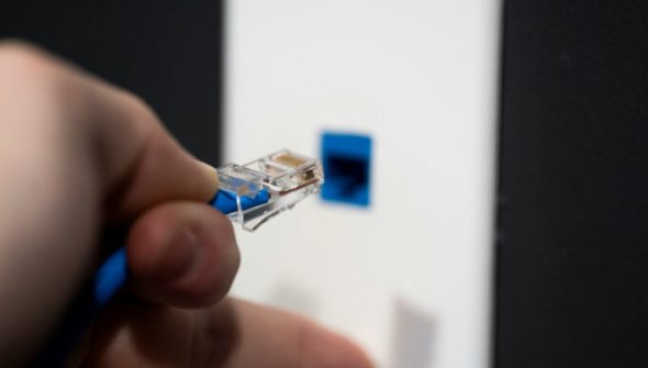 Câble ethernet RJ45 // Source : 2H Media / Unsplash