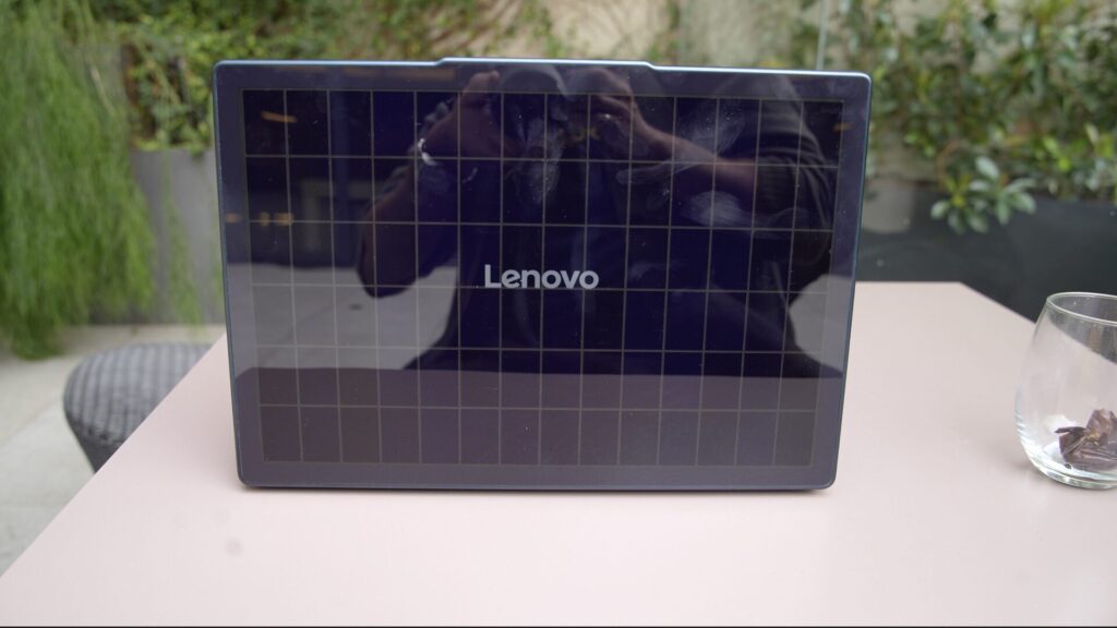 Lenovo Yoga Solar PC Concept // Source : Numerama