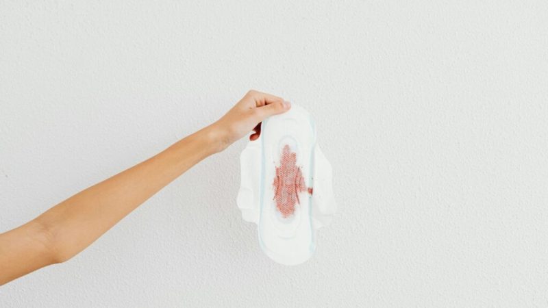 Elles vendent leurs règles 40 dollars pour créer la crème anti-âge de demain