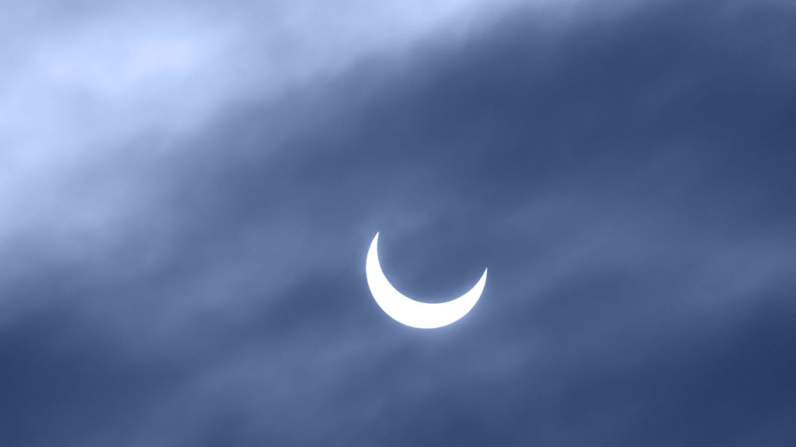 Voici 2 astuces pour observer l’éclipse solaire du 12 août 2026, en plus des lunettes certifiées (et en toute sécurité)