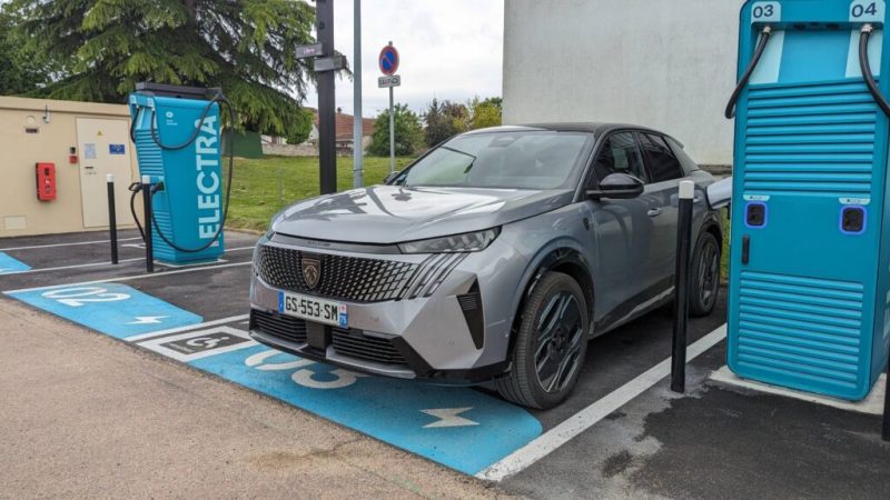 «&nbsp;Multiplier par 5 les bornes de recharges&nbsp;»&nbsp;: le gouvernement sort le grand jeu pour la voiture électrique