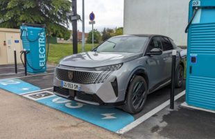 Bornes de recharge Electra // Source : Raphaelle Baut pour Numerama