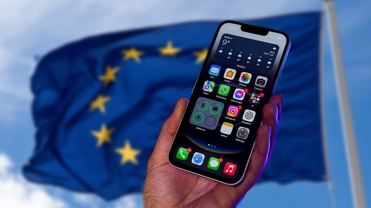 Un iPhone 16e devant un drapeau de l'Union européenne. // Source : Numerama