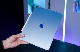 Le dos de l'iPad Air M3 est simple : il n'y a plus qu'une pomme.  // Source : Nino Barbey / Numerama