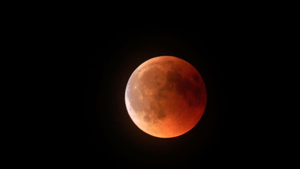 Éclipse totale de Lune. // Source : Canva