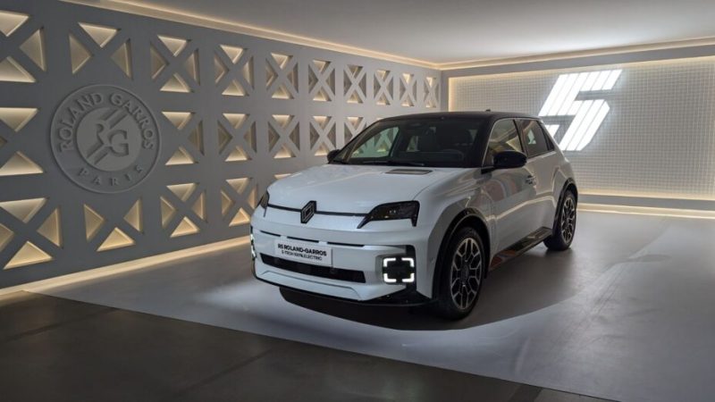 La Renault 5 Roland Garros est disponible à la commande et elle n’est pas donnée La Renault 5 Roland Garros est disponible à la commande et elle n’est pas donnée