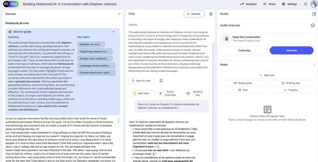 L'interface en trois colonnes de NotebookLM.