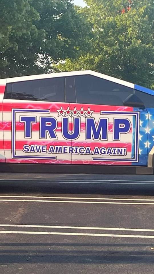 Un Cybertruck soutien de Trump // Source : Reddit 