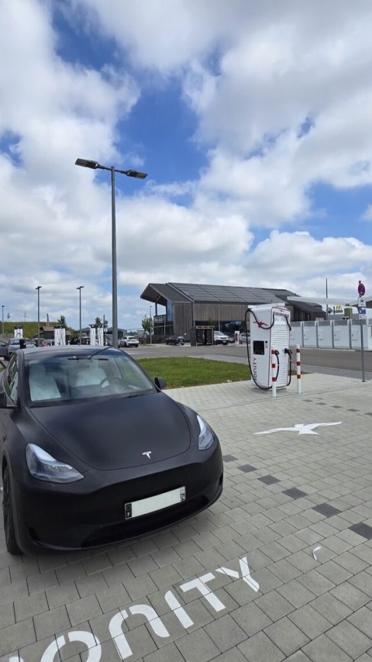 Une recharge chez Ionity pour cette Tesla Model Y // Source : Bob JOUY pour Numerama