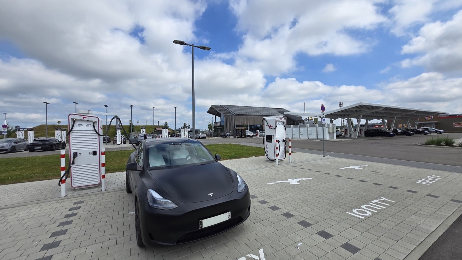 Un abonnement de recharge est-il pertinent pour les vacances en voiture électrique ?
