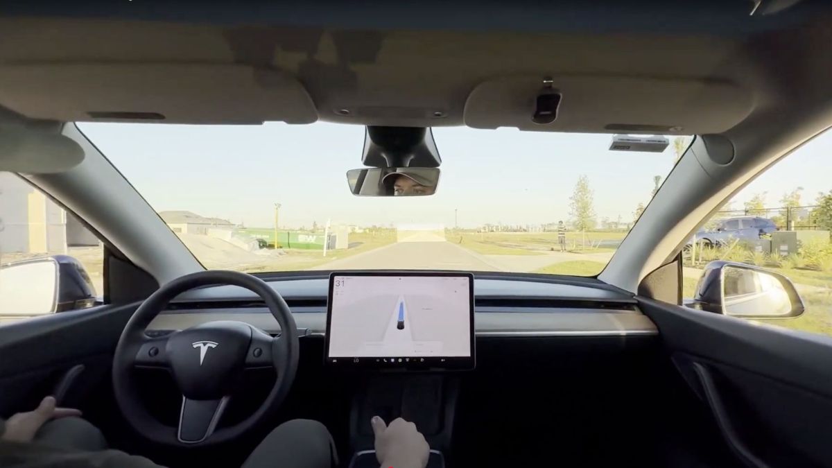 Un autre Youtubeur américain a mis à l'épreuve l'Autopilot de Tesla avec un faux mur // Source : Kyle Paul via YouTube