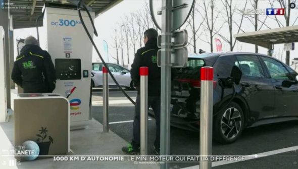 Reportage TF1 sur la technologie EREV vs EV // Source : Capture JT TF1