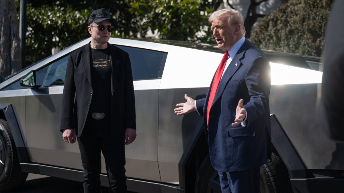 Présentation Tesla à Trump devant la Maison-Blanche // Source : White House sur X (Twitter)