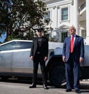 Trump achète une Tesla à la Maison Blanche // Source : White House sur X (Twitter)