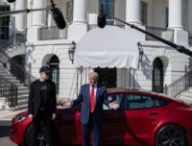 Trump achète une Tesla à la Maison Blanche // Source : White House sur X (Twitter)