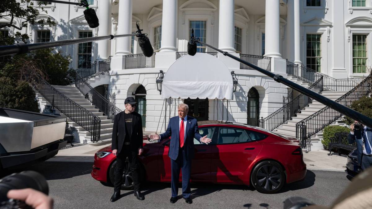 Trump achète une Tesla à la Maison Blanche // Source : White House sur X (Twitter)