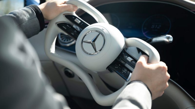 Mercedes va améliorer la conduite de votre voiture électrique avec un volant « Yoke » comme Tesla