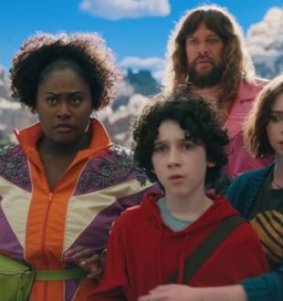 Les quatre personnages du film qui rencontrent Steve // Source : Warner Bros.