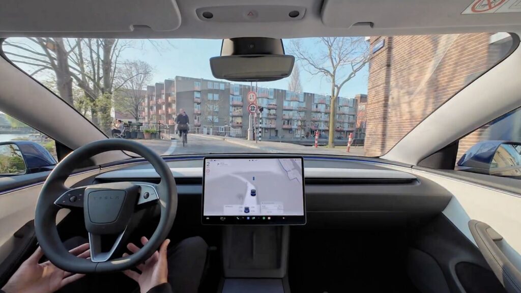 Tesla teste sa conduite autonome « FSD » à Amsterdam // Source : Tesla via X Tesla teste sa conduite autonome « FSD » à Amsterdam // Source : Tesla via X