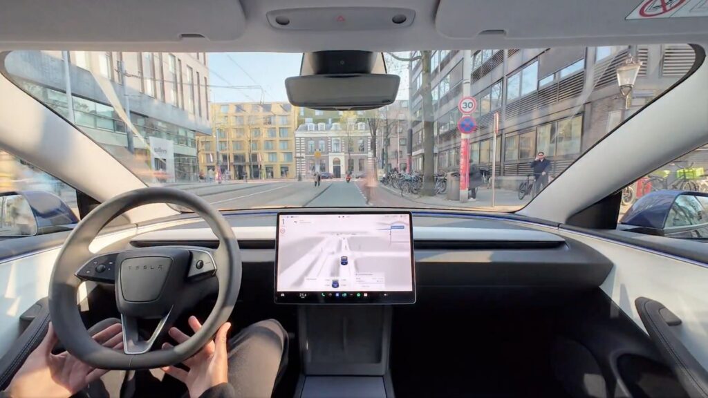 Tesla teste sa conduite autonome « FSD » à Amsterdam // Source : Tesla via X Tesla teste sa conduite autonome « FSD » à Amsterdam // Source : Tesla via X