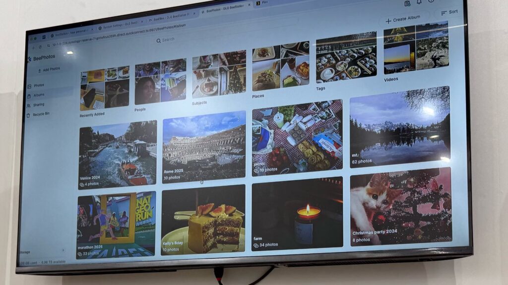 L'interface de BeePhotos rappelle celle de Google Photos. L'interface de BeePhotos rappelle celle de Google Photos.