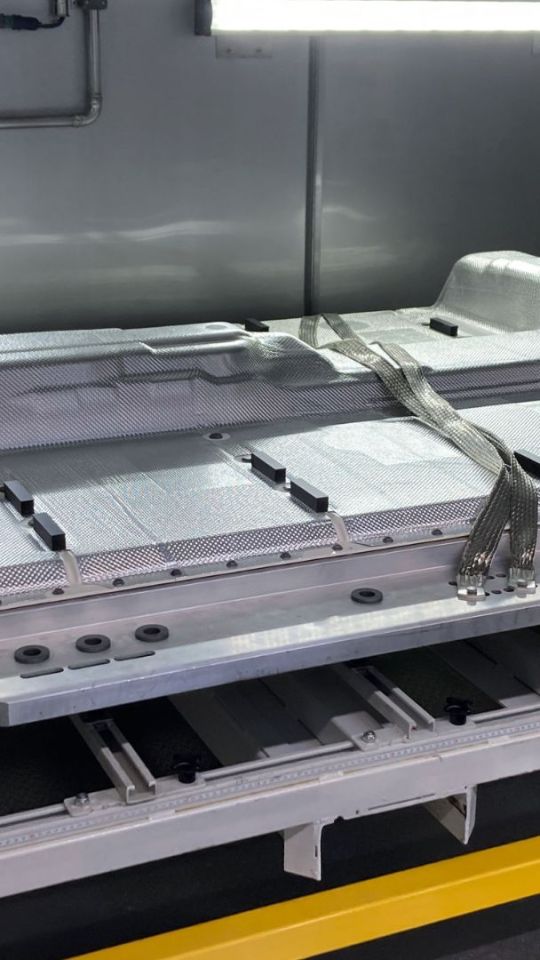 BMW teste une i7 équipée d'une batterie solide // Source : BMW