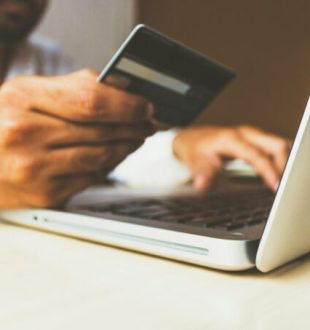 Une carte bancaire // Source : rupixen sur Unsplash