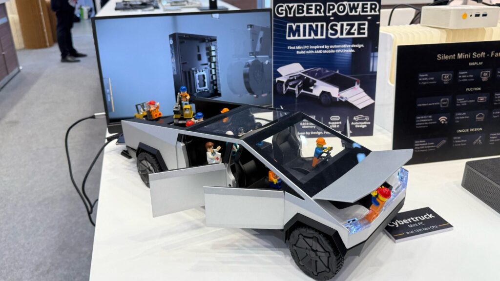 Sous le capot de ce Cybertruck : un mini-PC. Sous le capot de ce Cybertruck : un mini-PC.