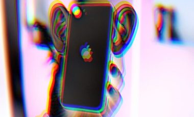 Un iPhone avec des oreilles // Source : Montage Numerama