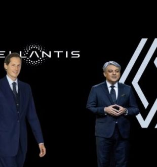 John Elkann (Stellantis) - Luca de Meo (Renault)  // Source : Montage Raphaelle Baut 
