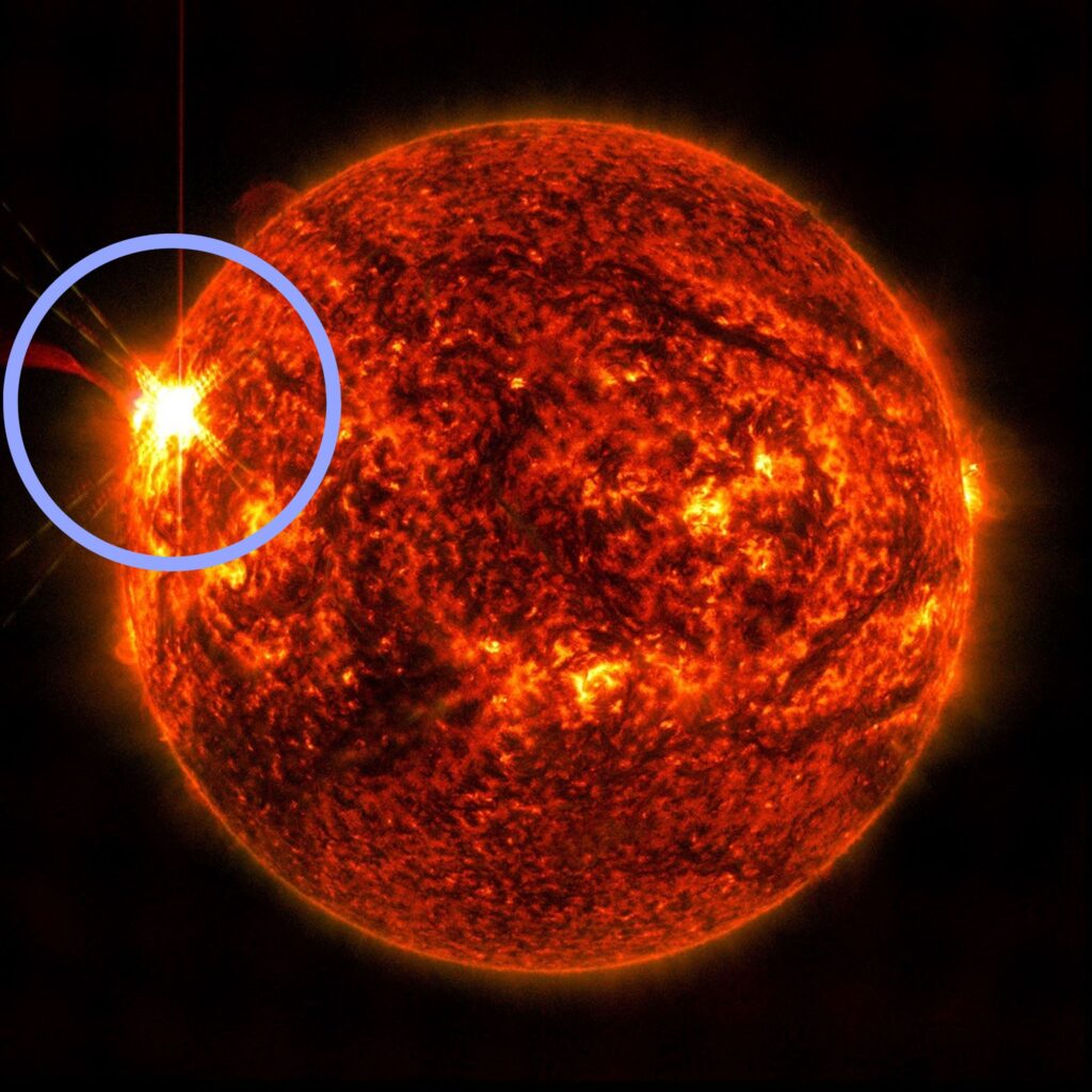 L'éruption solaire du 14 mai 2025. // Source : NASA/SDO (annotation Numerama)