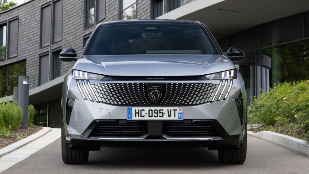 Le Peugeot E-3008 Dual Motor de 325 ch à l'essai // Source : Peugeot