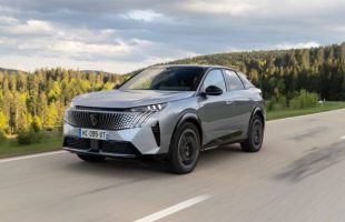 Le Peugeot E-3008 Dual Motor AWD de 325 ch à l'essai // Source : Peugeot