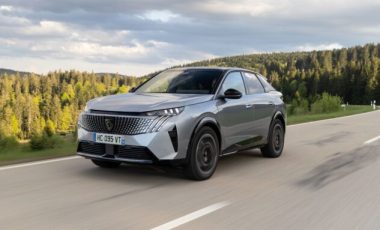 Le Peugeot E-3008 Dual Motor AWD de 325 ch à l'essai // Source : Peugeot