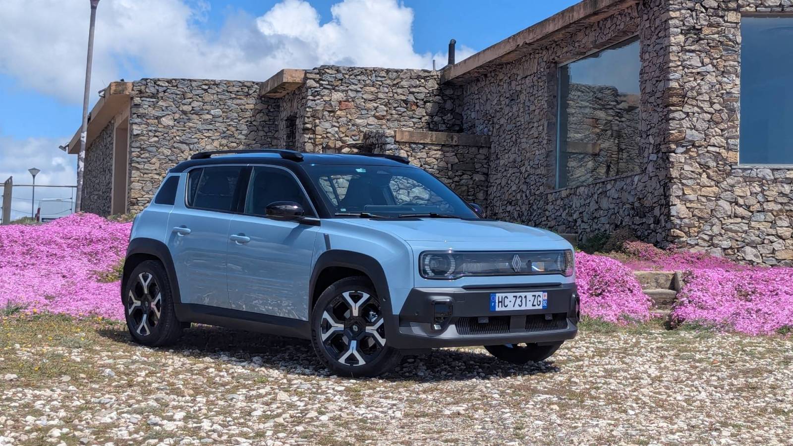 Notre essai complet de la Renault 4 e-tech : ces petits plus qui changent tout !