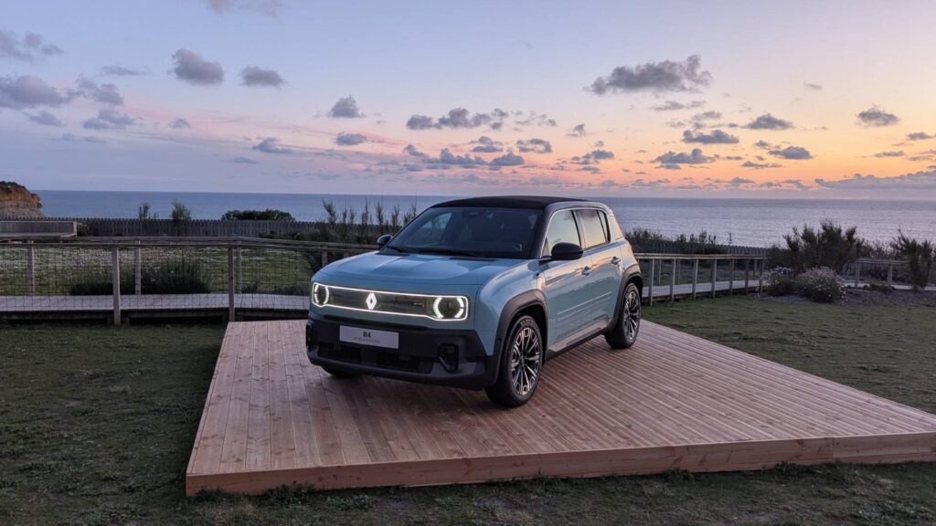 Nouvelle calandre lumineuse pour Renault 4 // Source : Raphaelle Baut pour Numerama