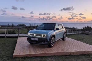 Nouvelle calandre lumineuse pour Renault 4 // Source : Raphaelle Baut pour Numerama