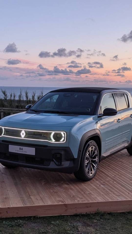Nouvelle calandre lumineuse pour Renault 4 // Source : Raphaelle Baut pour Numerama