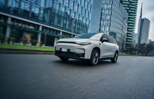 Ce SUV électrique n’a pas peur de rouler loin des bornes de recharge