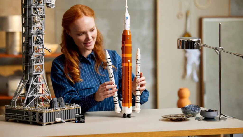 Le Système de Lancement Spatial d’Artemis de la Nasa // Source : Lego